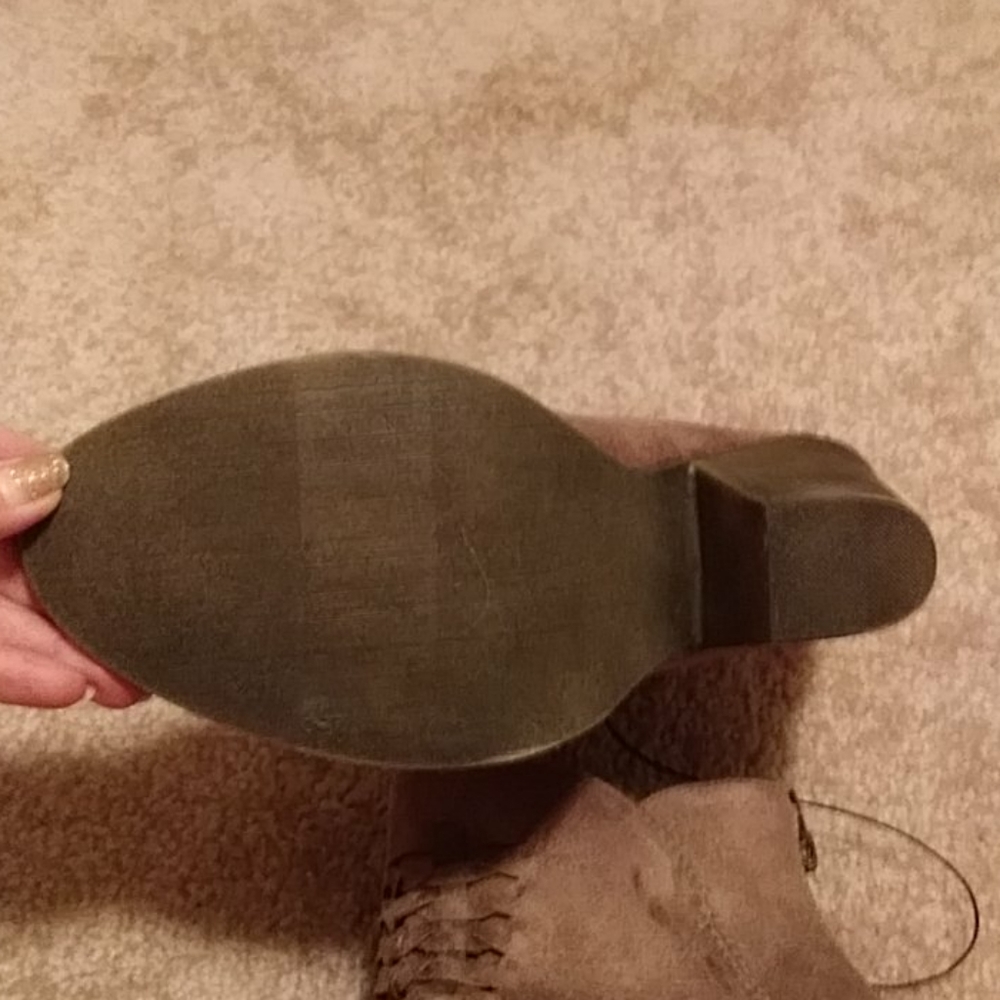 Shoe - Picture 4 of 8